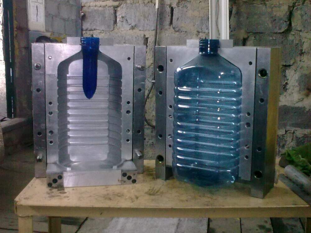 пресс-форма для изготовления пластиковой бутылки